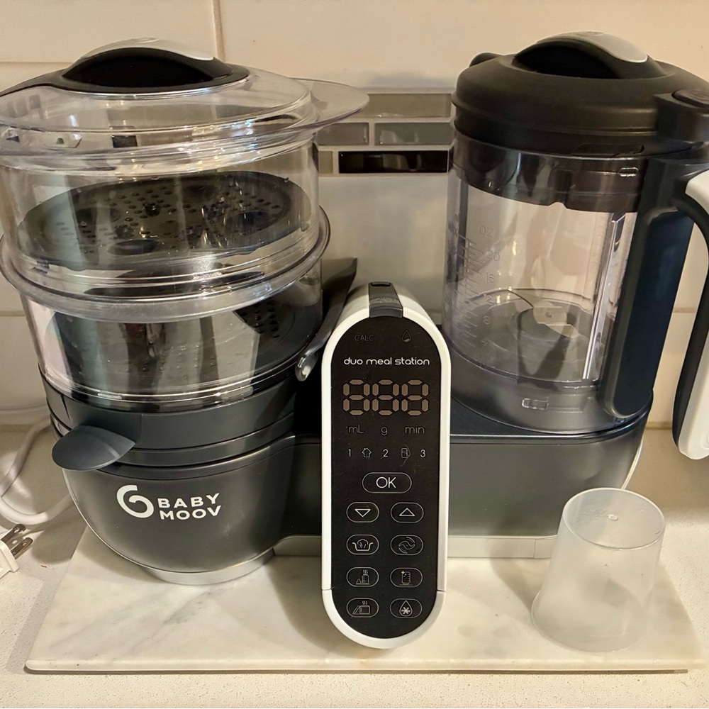 Duo Meal Station in Black and Gray